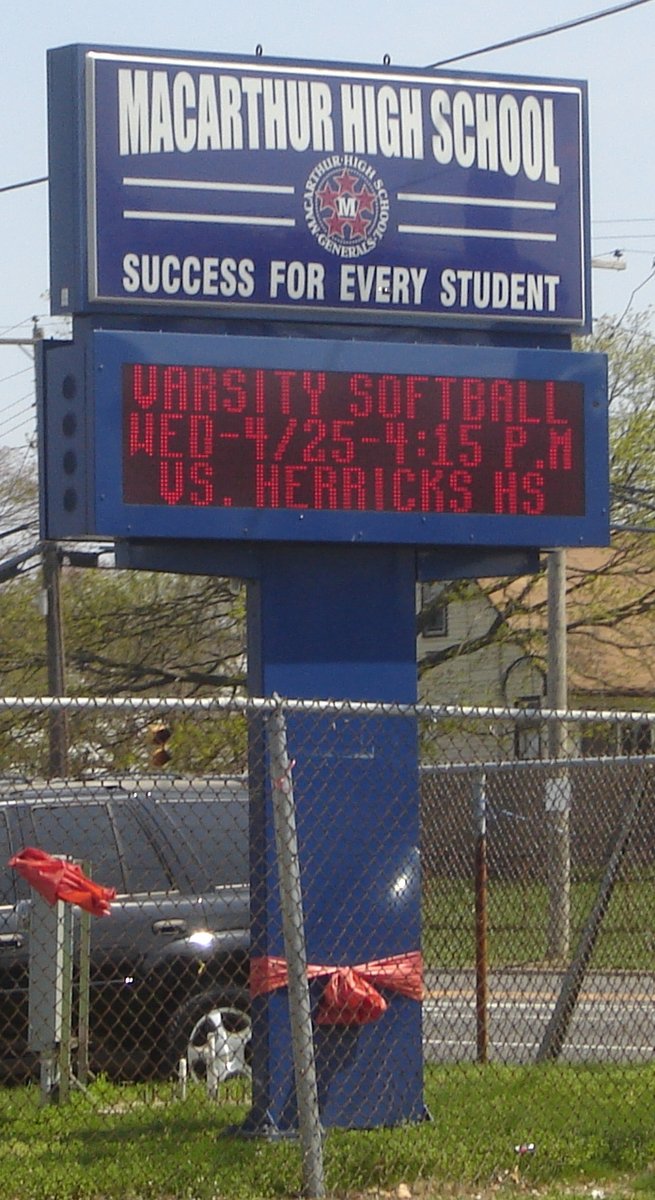Levittown, NY - MacArthur High School (Levittown, New York) - Wikipedia