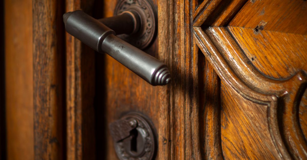 door lock repair home — East Meadow Long Island Locksmith